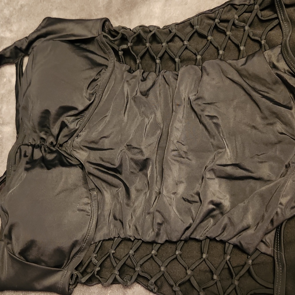 Meet.Curve Size L Black Cut Out One Piece Swimsuit - Picture 3 of 12